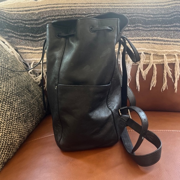 FRYE 🖤 Black top grain leather BACKPACK - Picture 11 of 12